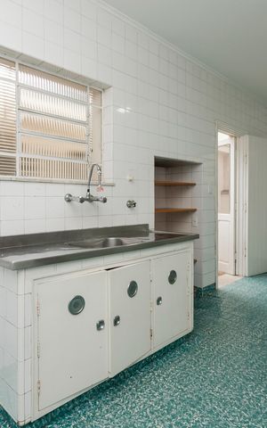 Casa à venda com 150m², 5 quartos e 4 vagas Casa à venda com 150m², 5 quartos e 4 vagasCozinha