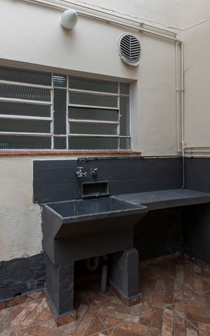 Casa à venda com 150m², 5 quartos e 4 vagas Casa à venda com 150m², 5 quartos e 4 vagasLavanderia
