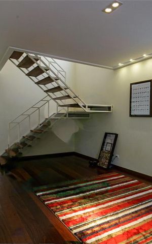Casa à venda com 296m², 4 quartos e 4 vagas