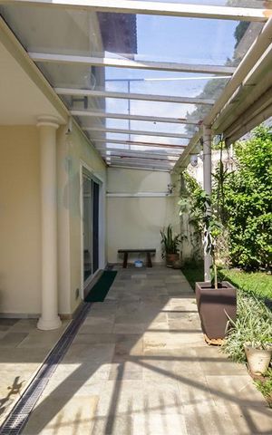 Casa à venda com 296m², 4 quartos e 4 vagas