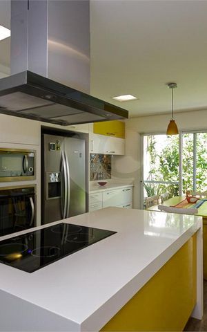Casa à venda com 296m², 4 quartos e 4 vagas