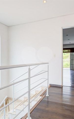 Casa de condomínio à venda com 329m², 4 quartos e 3 vagas