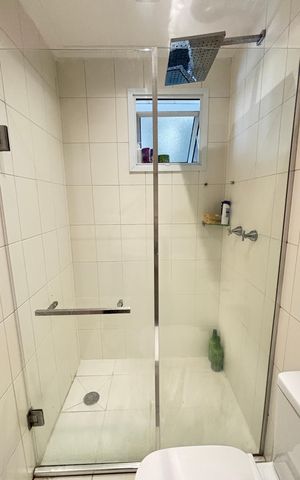 Apartamento à venda com 77m², 2 quartos e 2 vagas Apartamento à venda com 77m², 2 quartos e 2 vagasBanheiro da Suíte