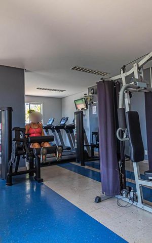 Apartamento à venda com 77m², 2 quartos e 2 vagas Apartamento à venda com 77m², 2 quartos e 2 vagasAcademia