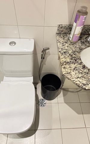 Apartamento à venda com 77m², 2 quartos e 2 vagas Apartamento à venda com 77m², 2 quartos e 2 vagasBanheiro da Suíte