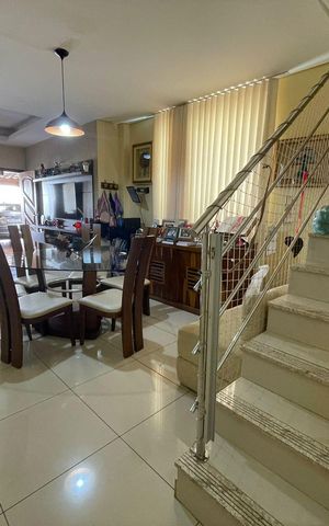 Casa à venda com 240m², 3 quartos e 3 vagas Casa à venda com 240m², 3 quartos e 3 vagasSala