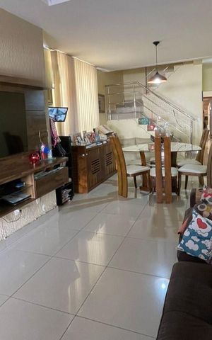 Casa à venda com 240m², 3 quartos e 3 vagas Casa à venda com 240m², 3 quartos e 3 vagasSala