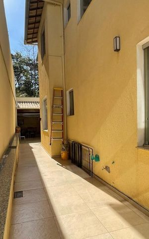 Casa à venda com 240m², 3 quartos e 3 vagas Casa à venda com 240m², 3 quartos e 3 vagasÁrea Externa