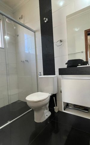 Casa à venda com 240m², 3 quartos e 3 vagas Casa à venda com 240m², 3 quartos e 3 vagasBanheiro da suíte