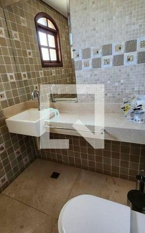 Casa à venda com 384m², 5 quartos e 6 vagas Casa à venda com 384m², 5 quartos e 6 vagasBanheiro Social