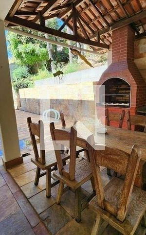 Casa à venda com 384m², 5 quartos e 6 vagas Casa à venda com 384m², 5 quartos e 6 vagasÁrea comum