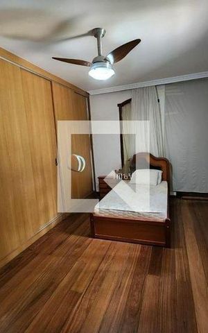 Casa à venda com 384m², 5 quartos e 6 vagas Casa à venda com 384m², 5 quartos e 6 vagasQuarto 2