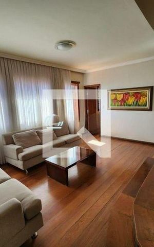 Casa à venda com 384m², 5 quartos e 6 vagas Casa à venda com 384m², 5 quartos e 6 vagasSala