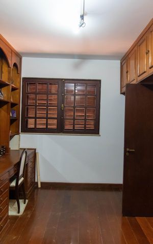 Casa de condomínio à venda com 1100m², 4 quartos e 4 vagas Casa de condomínio à venda com 1100m², 4 quartos e 4 vagasCloset da suíte 1