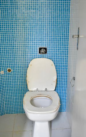 Casa à venda com 160m², 2 quartos e 2 vagas Casa à venda com 160m², 2 quartos e 2 vagasBanheiro de serviço
