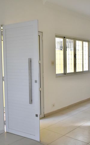 Casa à venda com 160m², 2 quartos e 2 vagas Casa à venda com 160m², 2 quartos e 2 vagasSala