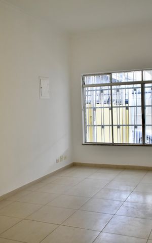 Casa à venda com 160m², 2 quartos e 2 vagas Casa à venda com 160m², 2 quartos e 2 vagasSala