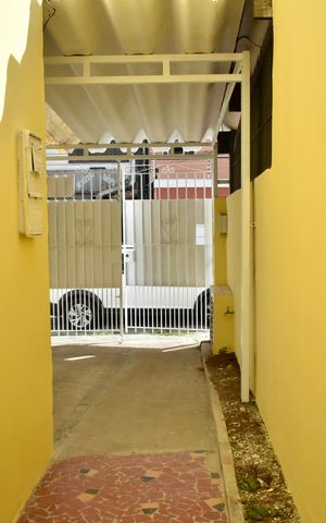 Casa à venda com 160m², 2 quartos e 2 vagas Casa à venda com 160m², 2 quartos e 2 vagasQuintal