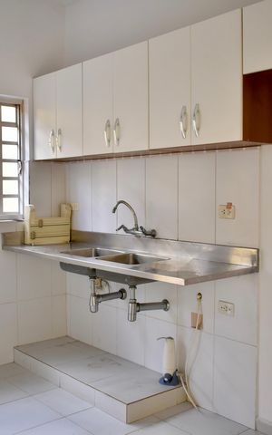 Casa à venda com 160m², 2 quartos e 2 vagas Casa à venda com 160m², 2 quartos e 2 vagasCozinha
