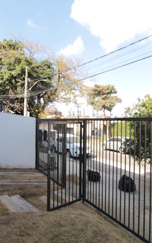 Casa à venda com 120m², 3 quartos e 2 vagasFachada