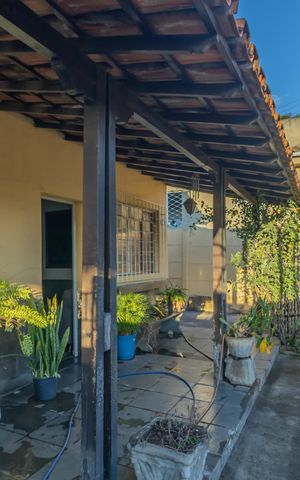 Casa à venda com 300m², 2 quartos e 4 vagas