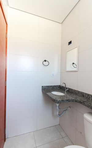Casa de condomínio à venda com 32m², 2 quartos e sem vaga Casa de condomínio à venda com 32m², 2 quartos e sem vagaBanheiro