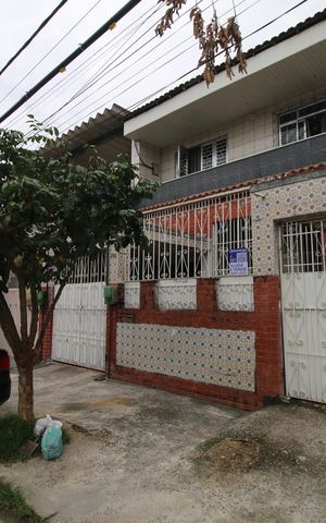 Casa à venda com 225m², 3 quartos e 2 vagasFachada da casa