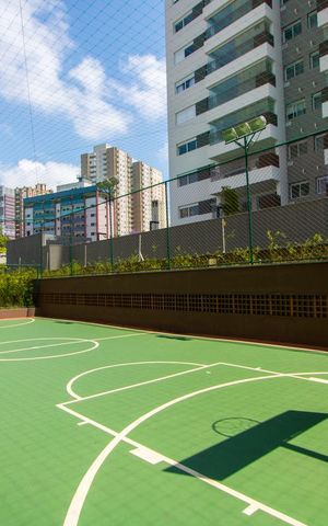 Apartamento à venda com 129m², 3 quartos e 2 vagas Apartamento à venda com 129m², 3 quartos e 2 vagasÁrea comum - Quadra esportiva