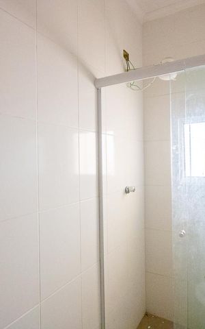 Casa à venda com 101m², 2 quartos e 2 vagas Casa à venda com 101m², 2 quartos e 2 vagasBanheiro social 2