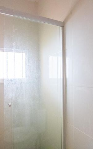 Casa à venda com 101m², 2 quartos e 2 vagas Casa à venda com 101m², 2 quartos e 2 vagasBanheiro social 2