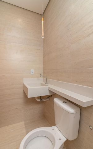 Casa à venda com 200m², 3 quartos e 2 vagasBanheiro da Suíte 01