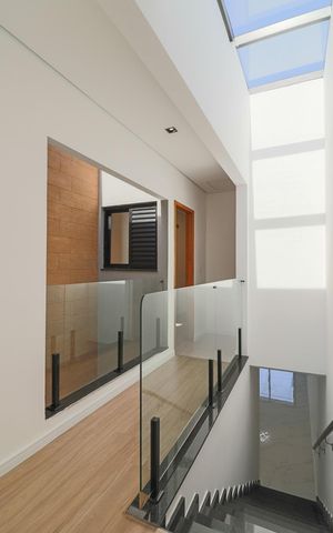Casa à venda com 200m², 3 quartos e 2 vagasCorredor para as Suítes