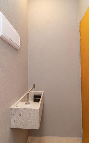 Casa à venda com 200m², 3 quartos e 2 vagasLavabo 02