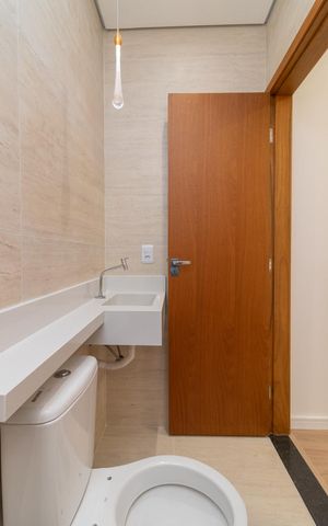 Casa à venda com 200m², 3 quartos e 2 vagasBanheiro da Suíte 02
