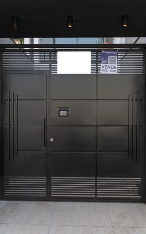 Casa à venda com 200m², 3 quartos e 2 vagasFachada + Plaquinha