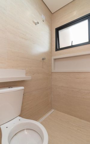 Casa à venda com 200m², 3 quartos e 2 vagasBanheiro da Suíte 01