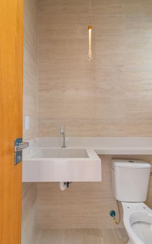Casa à venda com 200m², 3 quartos e 2 vagasBanheiro da Suíte 01
