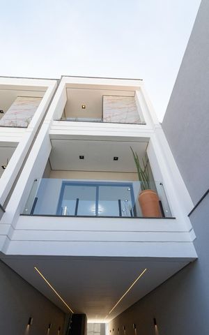 Casa à venda com 200m², 3 quartos e 2 vagasFachada