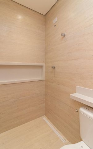 Casa à venda com 200m², 3 quartos e 2 vagasBanheiro da Suíte 02