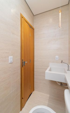 Casa à venda com 200m², 3 quartos e 2 vagasBanheiro da Suíte 01