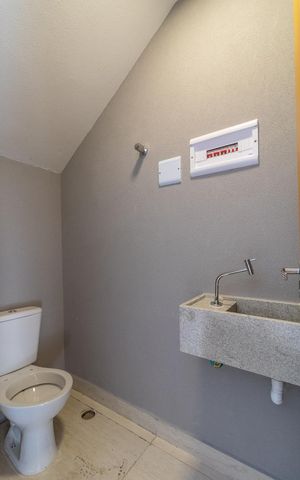 Casa à venda com 200m², 3 quartos e 2 vagasLavabo 01
