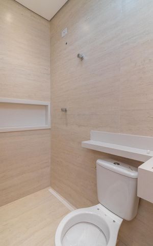 Casa à venda com 200m², 3 quartos e 2 vagasBanheiro da Suíte 02