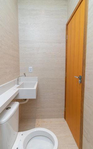 Casa à venda com 200m², 3 quartos e 2 vagasBanheiro da Suíte 02