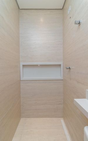 Casa à venda com 200m², 3 quartos e 2 vagasBanheiro da Suíte 02