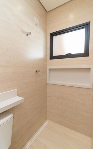 Casa à venda com 200m², 3 quartos e 2 vagasBanheiro da Suíte 1