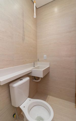 Casa à venda com 200m², 3 quartos e 2 vagasBanheiro da Suíte 2
