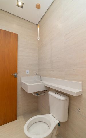 Casa à venda com 200m², 3 quartos e 2 vagasBanheiro da Suíte 3