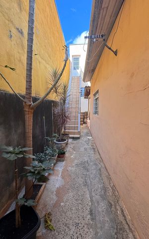 Casa à venda com 300m², 4 quartos e 3 vagas Casa à venda com 300m², 4 quartos e 3 vagasCorredor