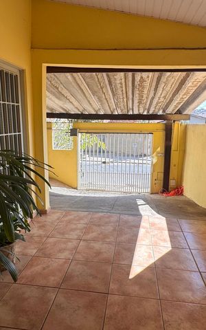Casa à venda com 300m², 4 quartos e 3 vagas Casa à venda com 300m², 4 quartos e 3 vagasGaragem