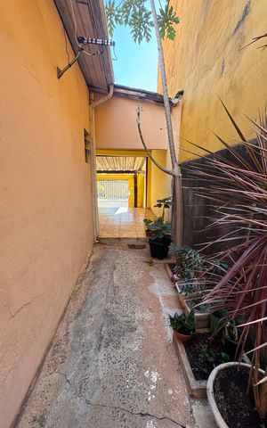 Casa à venda com 300m², 4 quartos e 3 vagas Casa à venda com 300m², 4 quartos e 3 vagasCorredor